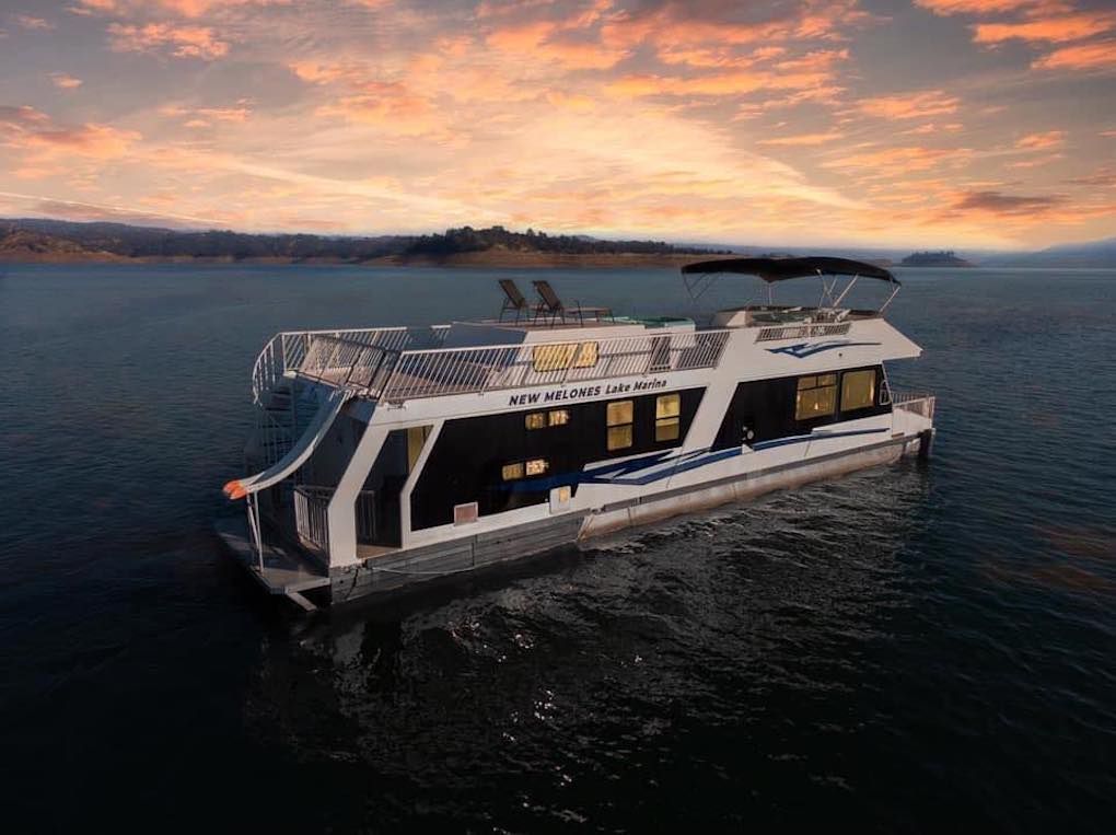 New Melones Lake Marina slip, boat and water toy rental for fantastic lake fun!